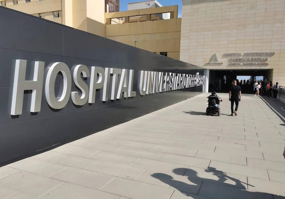 Aumenta a once el número de sanitarios afectados por el brote bacteriológico en el Hospital de Torrecárdenas
