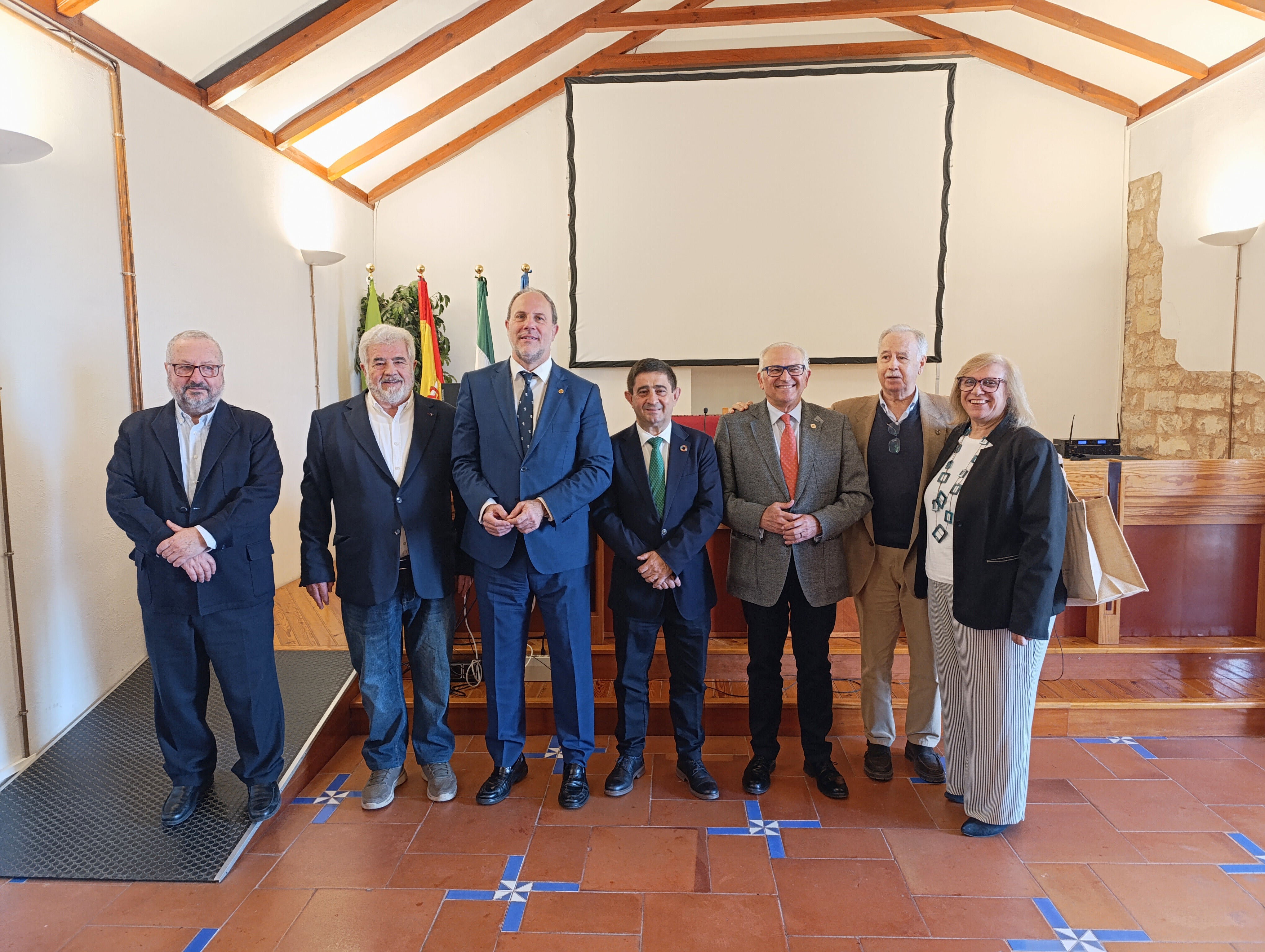 Manuel Parras junto a Paco Reyes y otros expresidentes del CES.