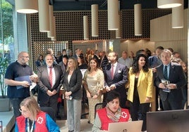 Autoridades provinciales y responsables de Cruz Roja visitan las nuevas instalaciones de la entidad, inauguradas este jueves.