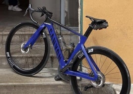 La Policía pide ayuda para encontrar la bicicleta de 5.000 euros robada en Granada a una ciclista profesional.