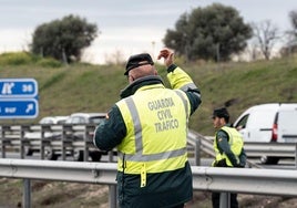 Interior solicita no multar el consumo de drogas dentro de un coche aparcado.