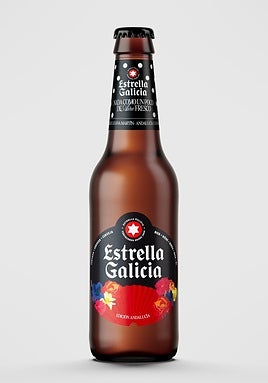Así es la nueva botella de Estrella Galicia con homenaje a Andalucía.