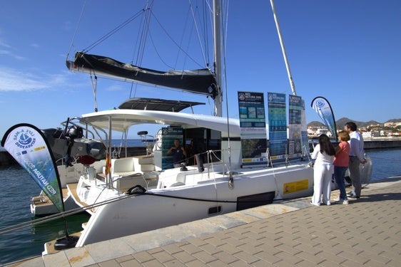 Un catamarán para salvar el Mediterráneo: la campaña que recorrerá Almería entre 10 joyas marinas protegidas de España