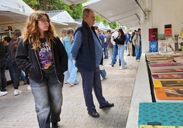 Primeros lectores se acercan a la Feria del Libro de Jaén.
