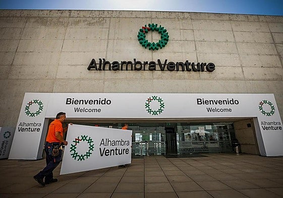 Carteles de bienvenida para la última edición de Alhambra Venture.