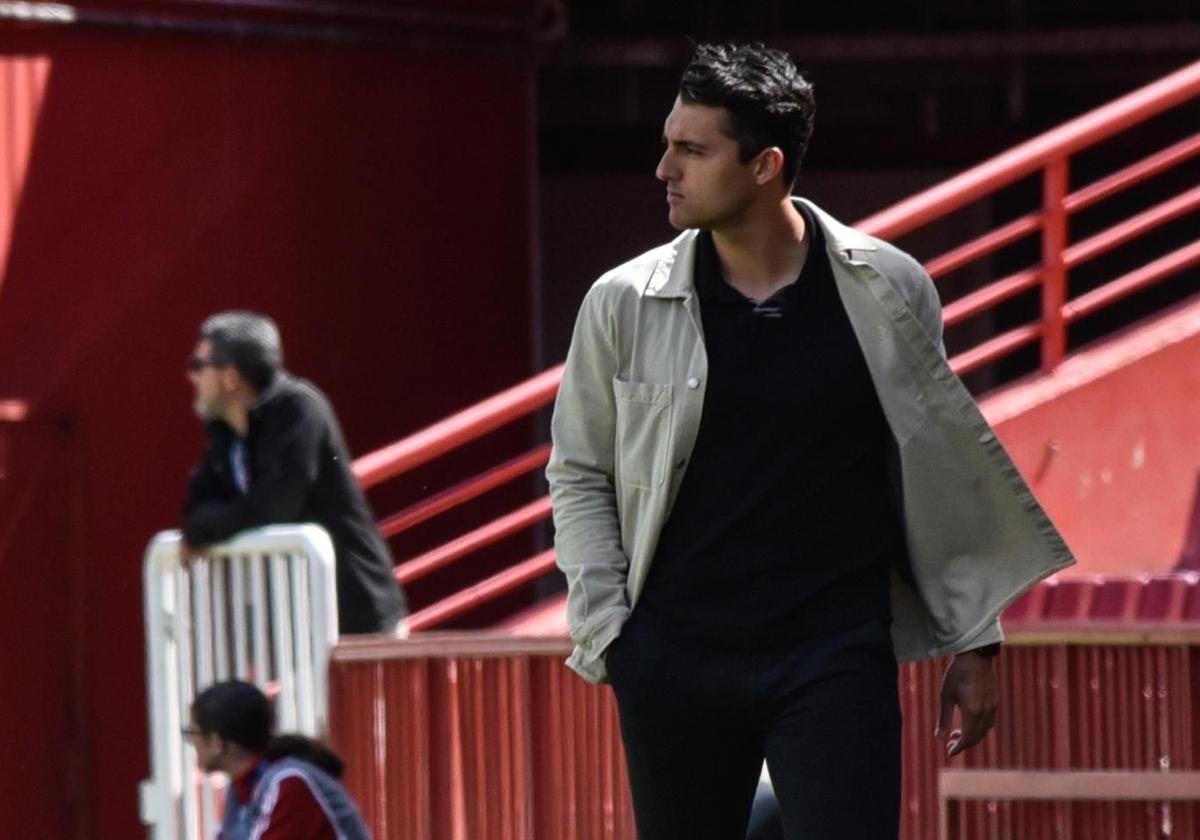Arturo Ruiz visita a la Real Sociedad antes de dirigirla
