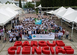 Foto de familila del treinta aniversario del Parque de las Ciencias.