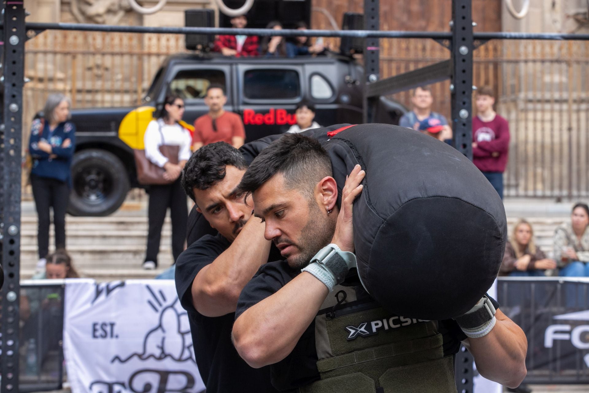 Una jornada de crossfit frente a la Catedral de Granada