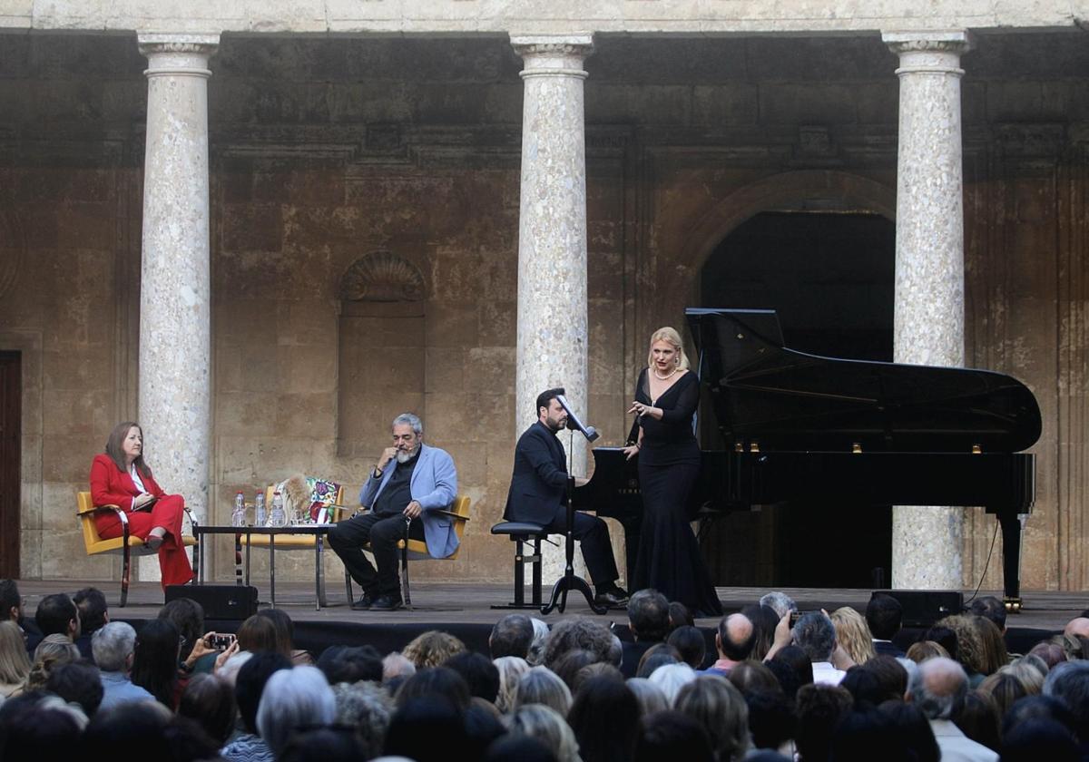Historias al amor de la lumbre y una voz que rompe el silencio clausuran el Festival de Poesía
