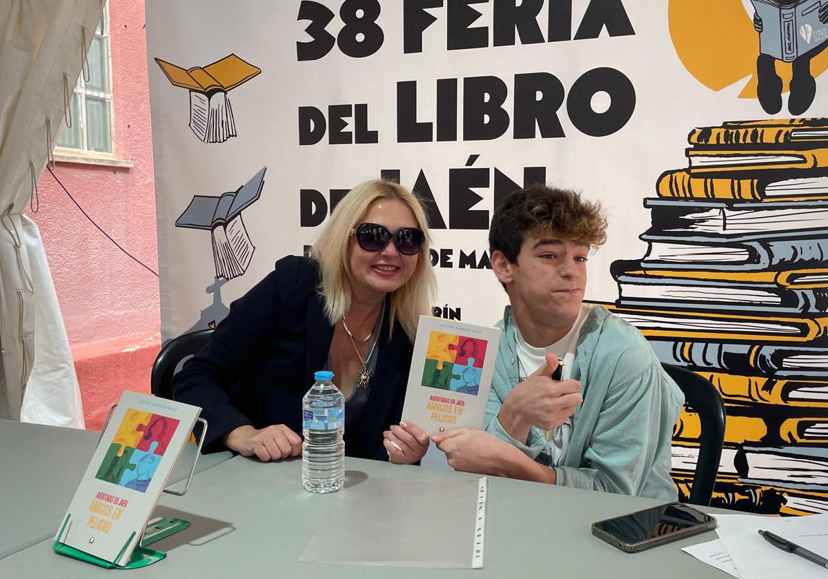 Javier, de 14 años y con parálisis cerebral, presenta su primer libro en Jaén