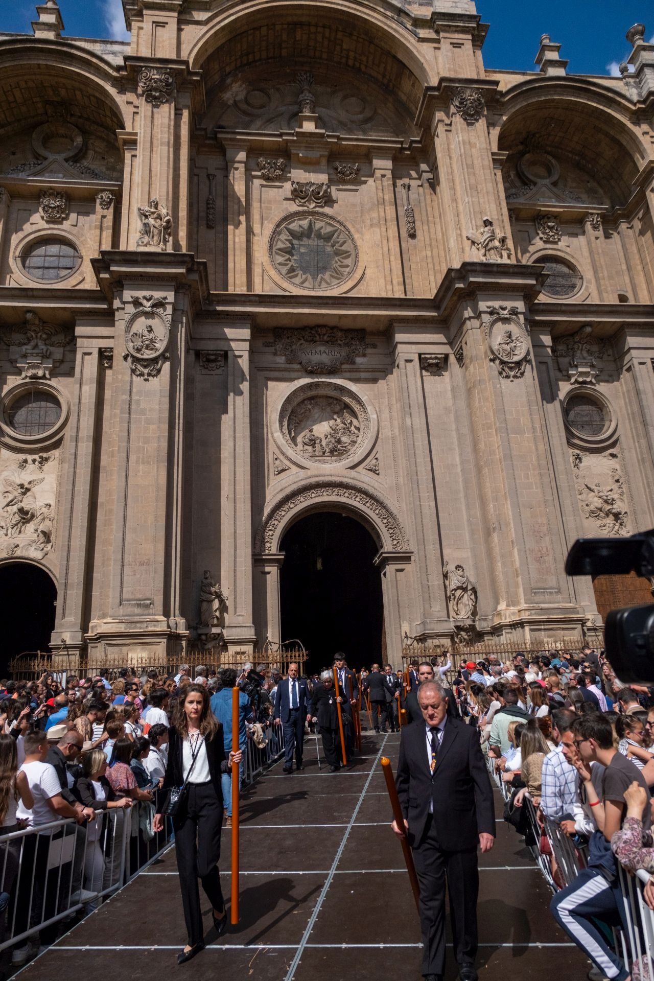 Así ha arropado Granada al Crucificado del Silencio