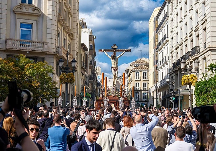 El Silencio recorre las calles de Granada.