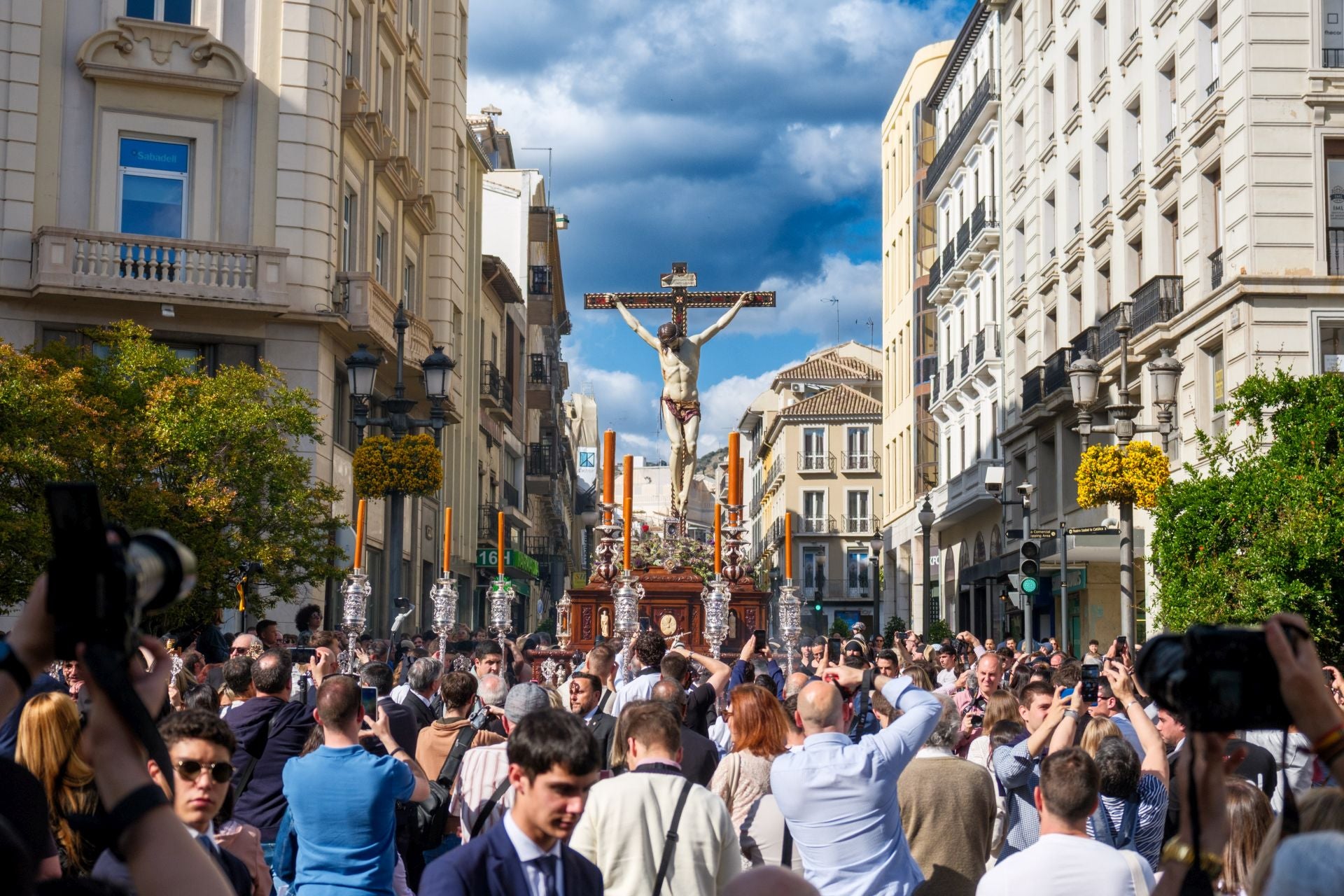 Así ha arropado Granada al Crucificado del Silencio