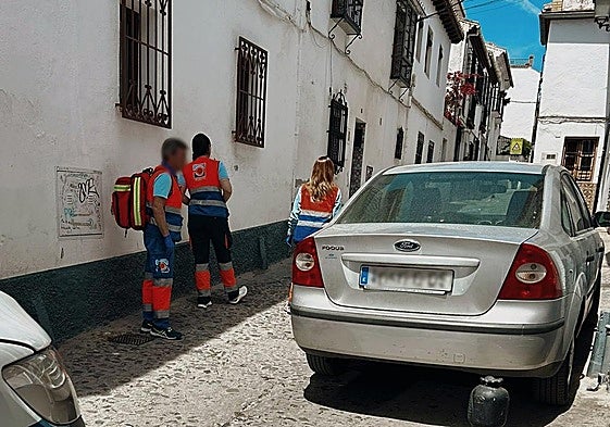 Vehículo que obstaculizaba la vía.