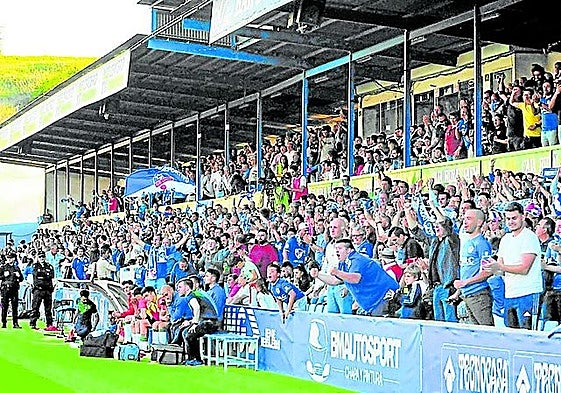 Grada de los jugadores del Linares Deportivo.