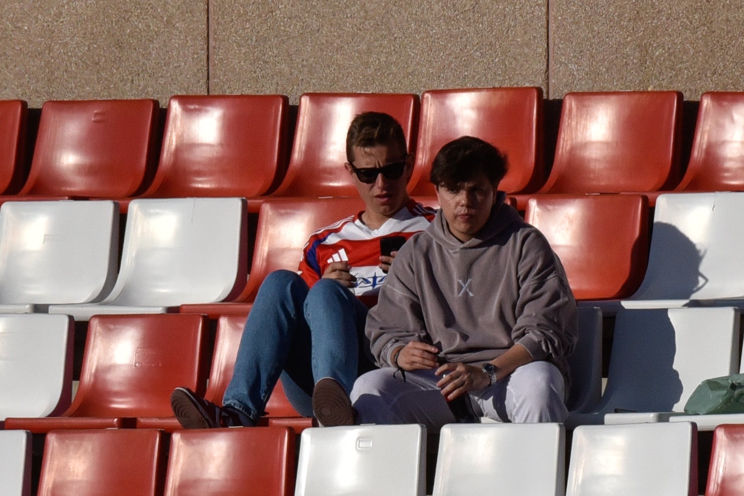 Encuéntrate en la grada del Granada-Eibar