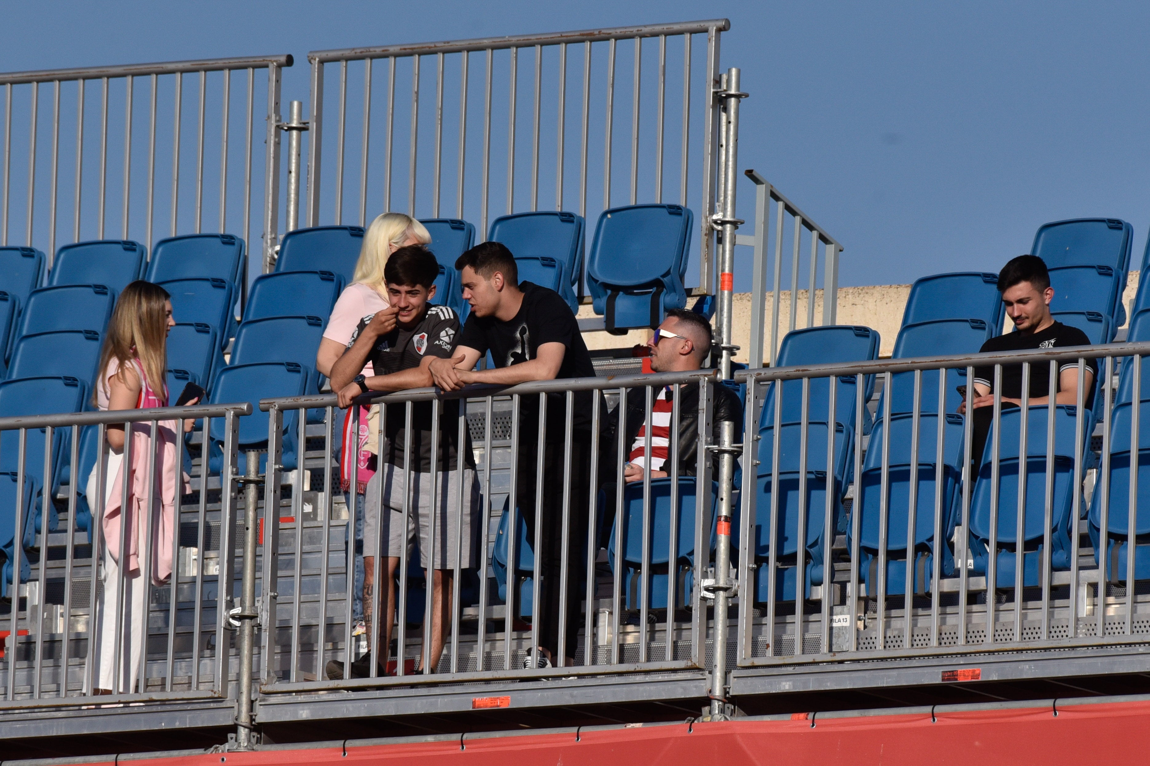 Encuéntrate en la grada del Granada-Eibar