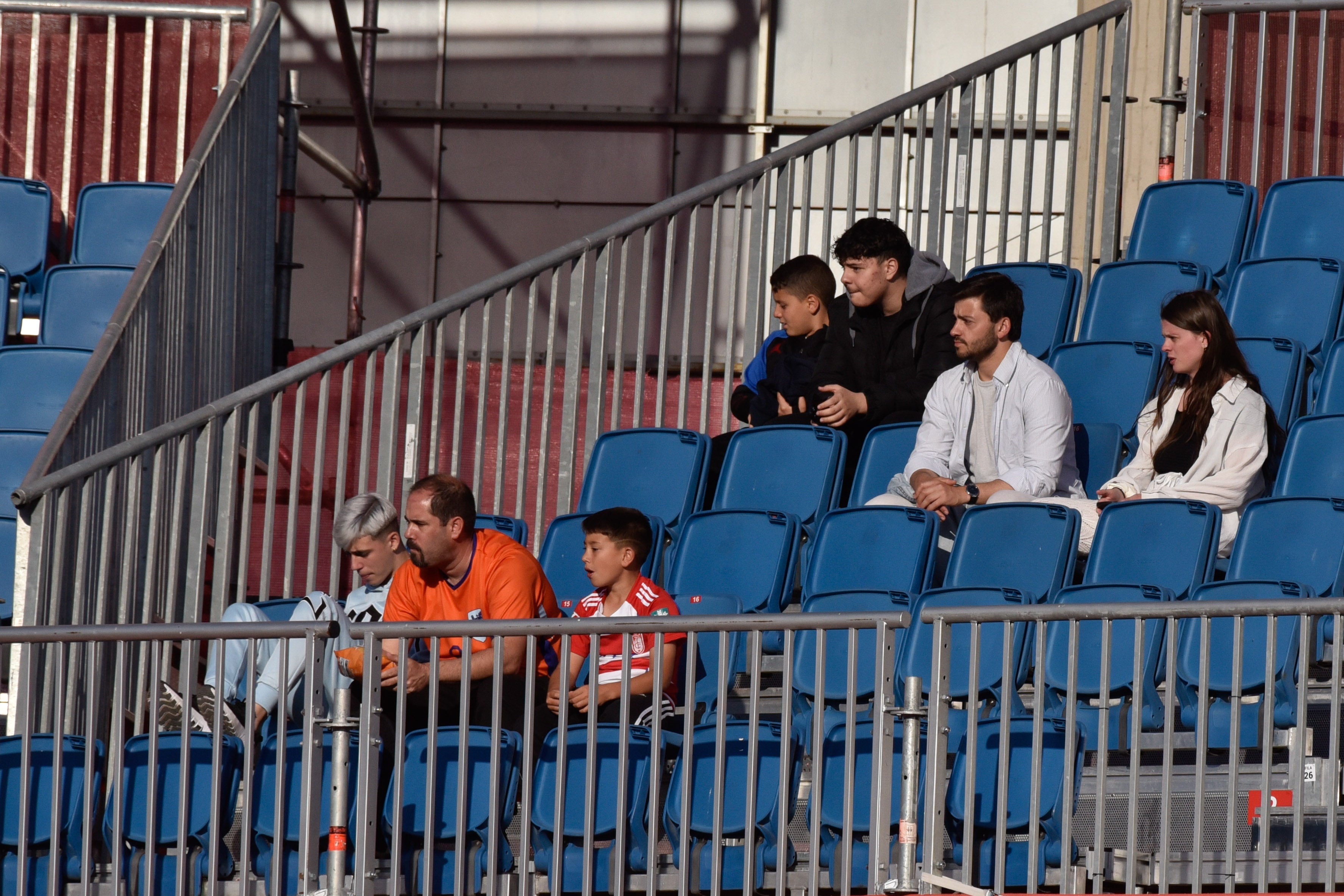 Encuéntrate en la grada del Granada-Eibar