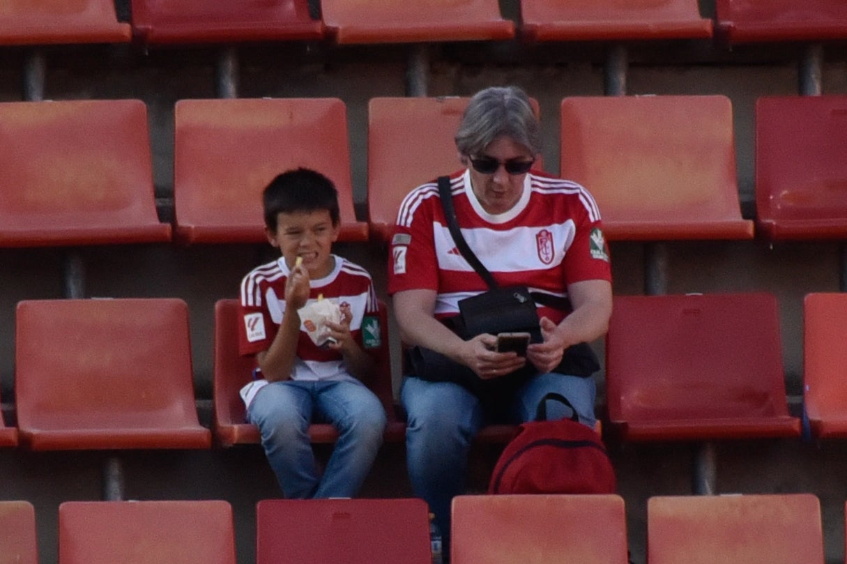 Encuéntrate en la grada del Granada-Eibar