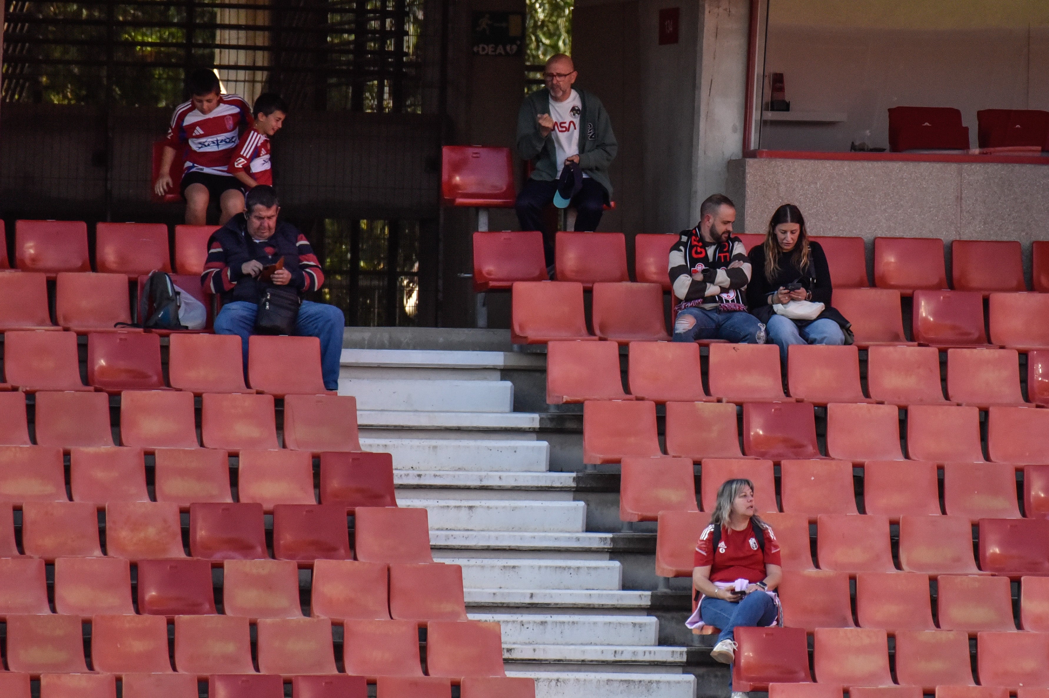Encuéntrate en la grada del Granada-Eibar