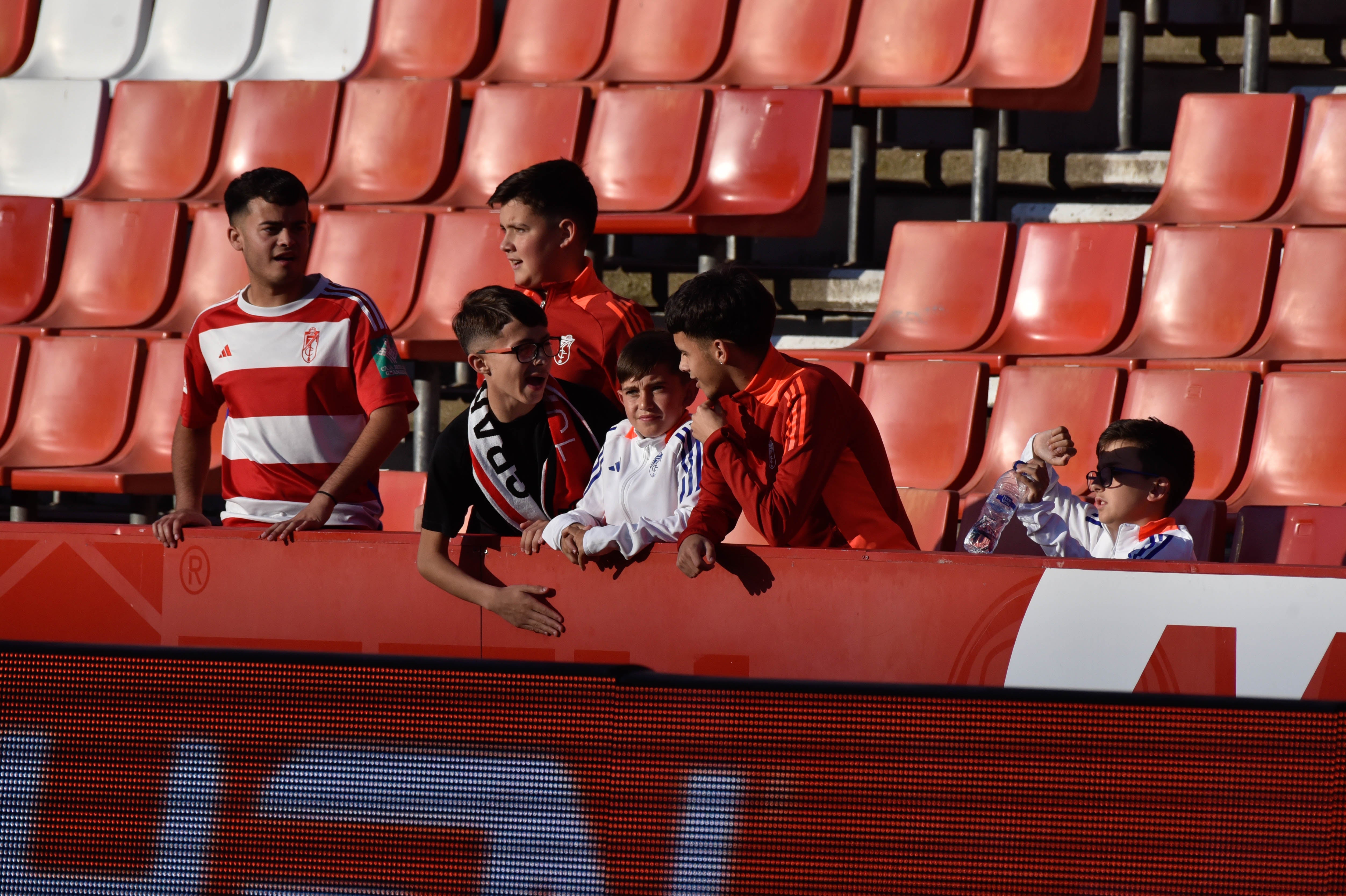 Encuéntrate en la grada del Granada-Eibar