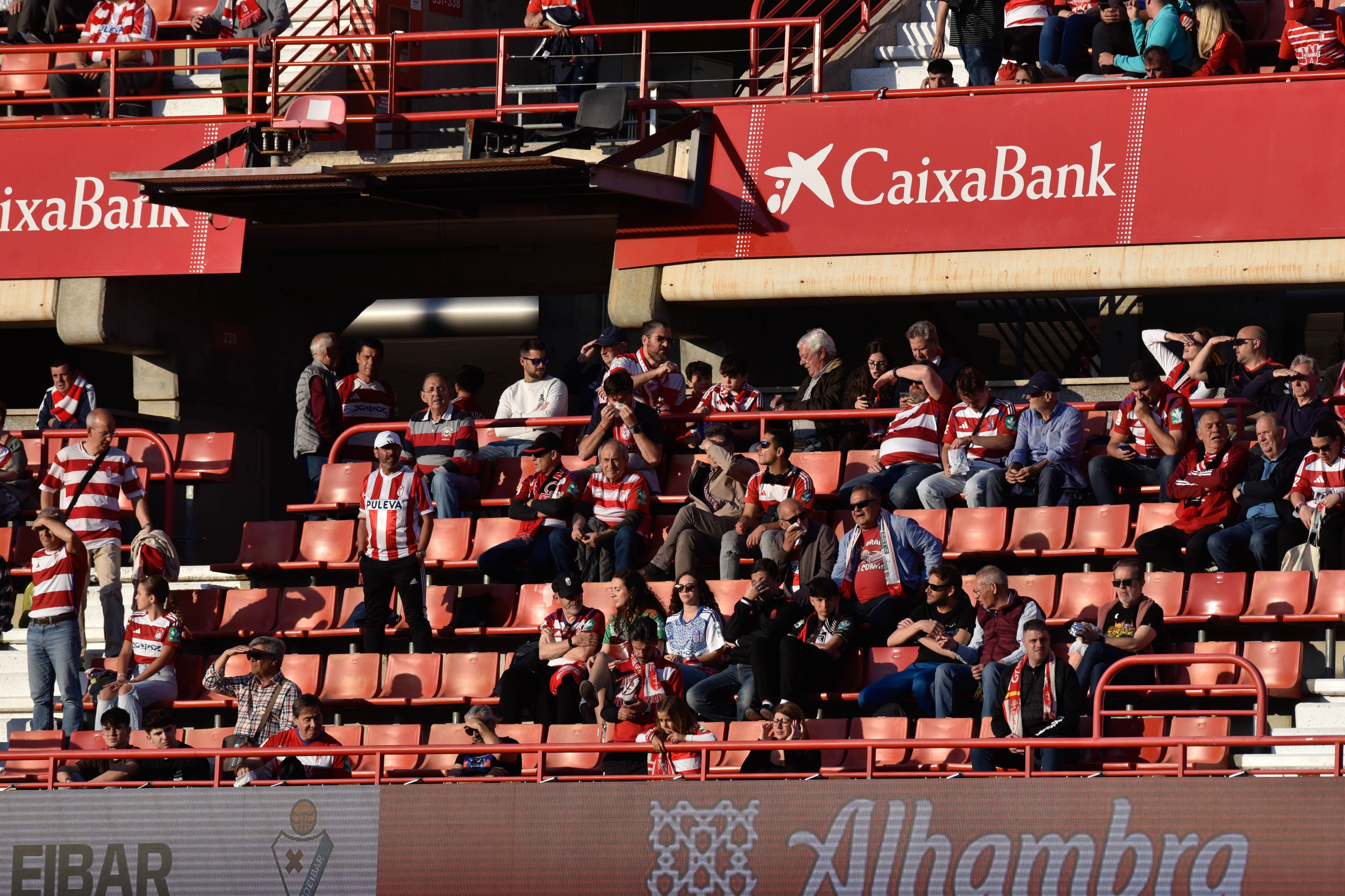 Encuéntrate en la grada del Granada-Eibar