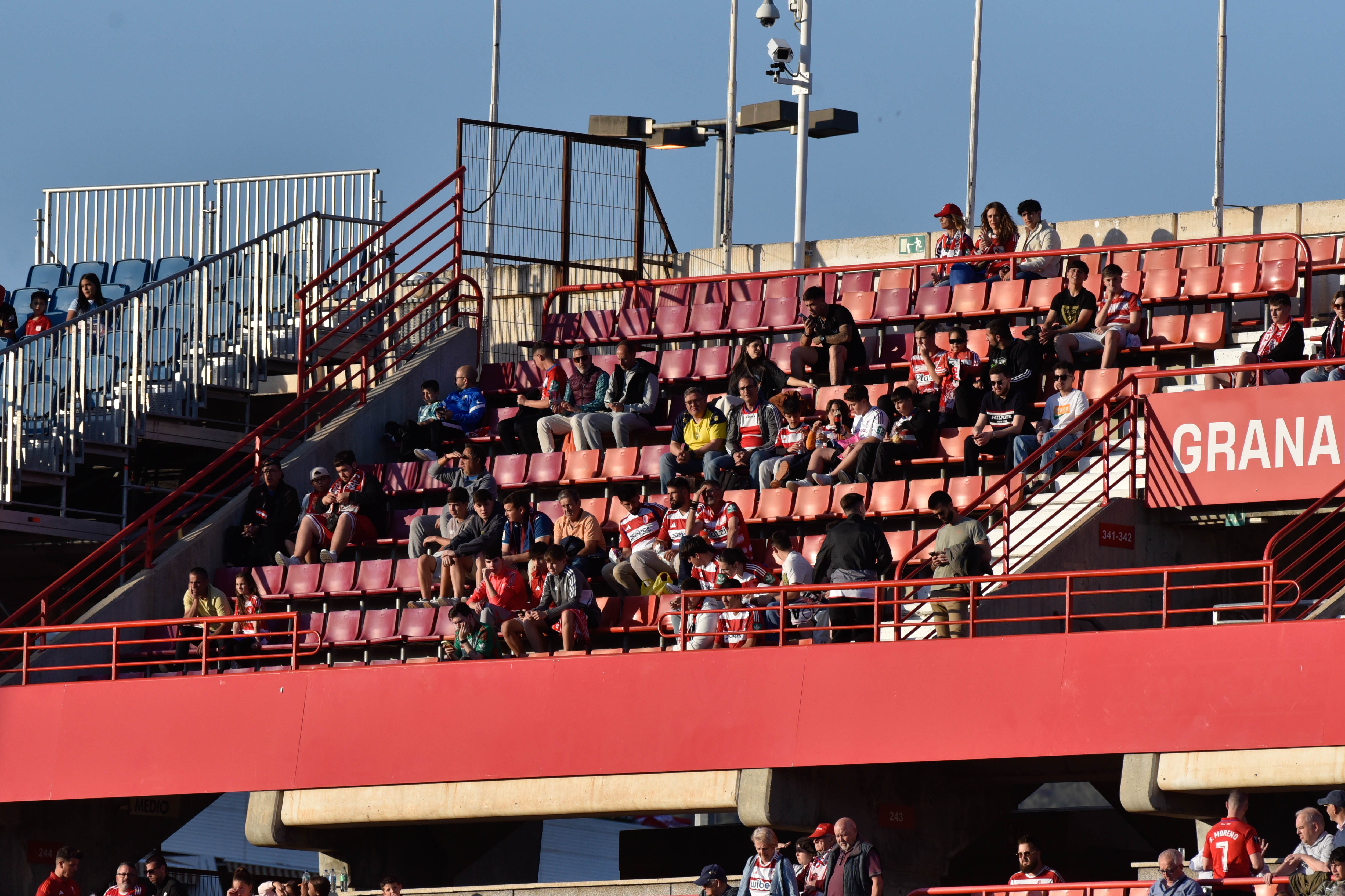 Encuéntrate en la grada del Granada-Eibar