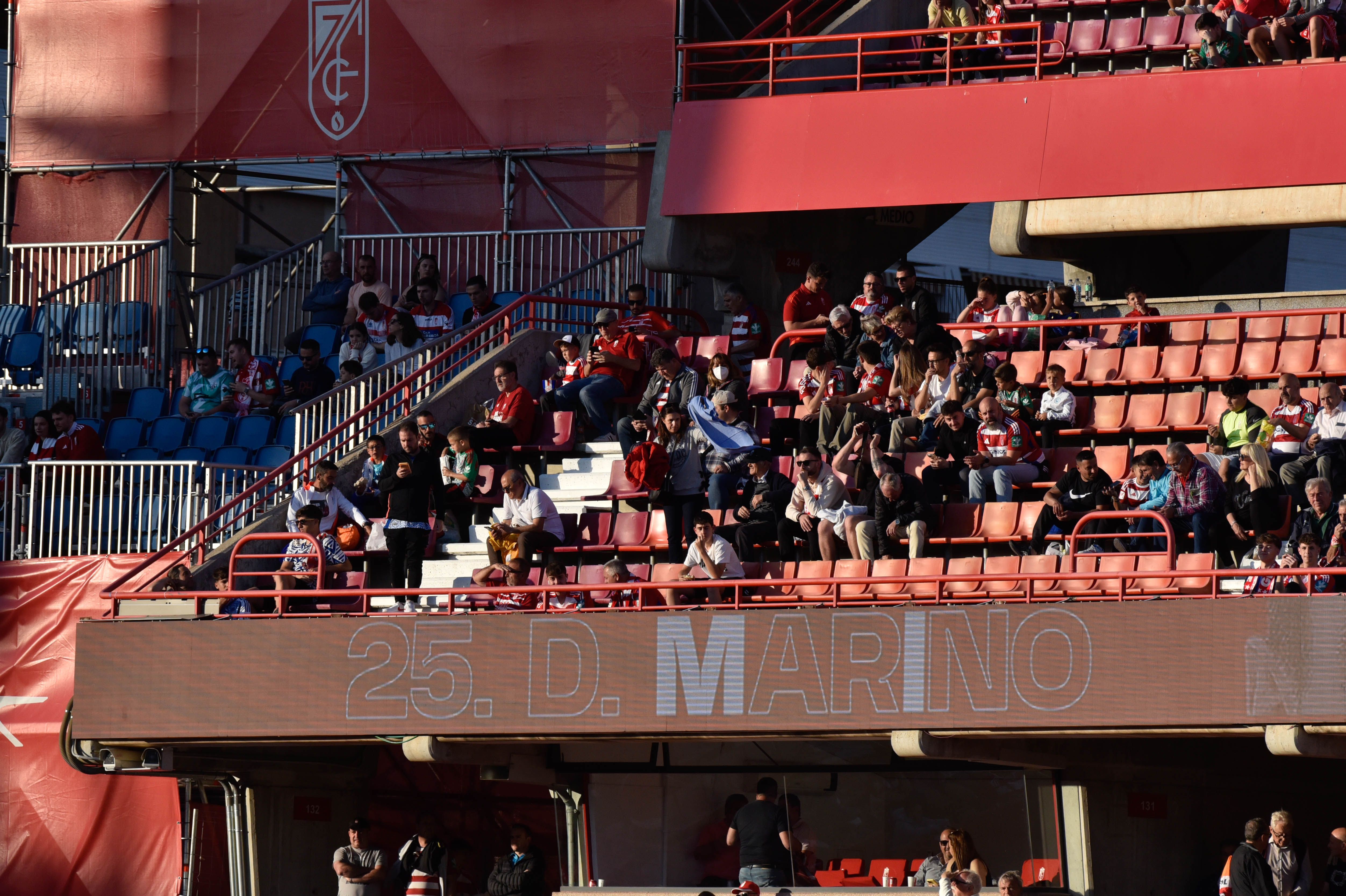 Encuéntrate en la grada del Granada-Eibar
