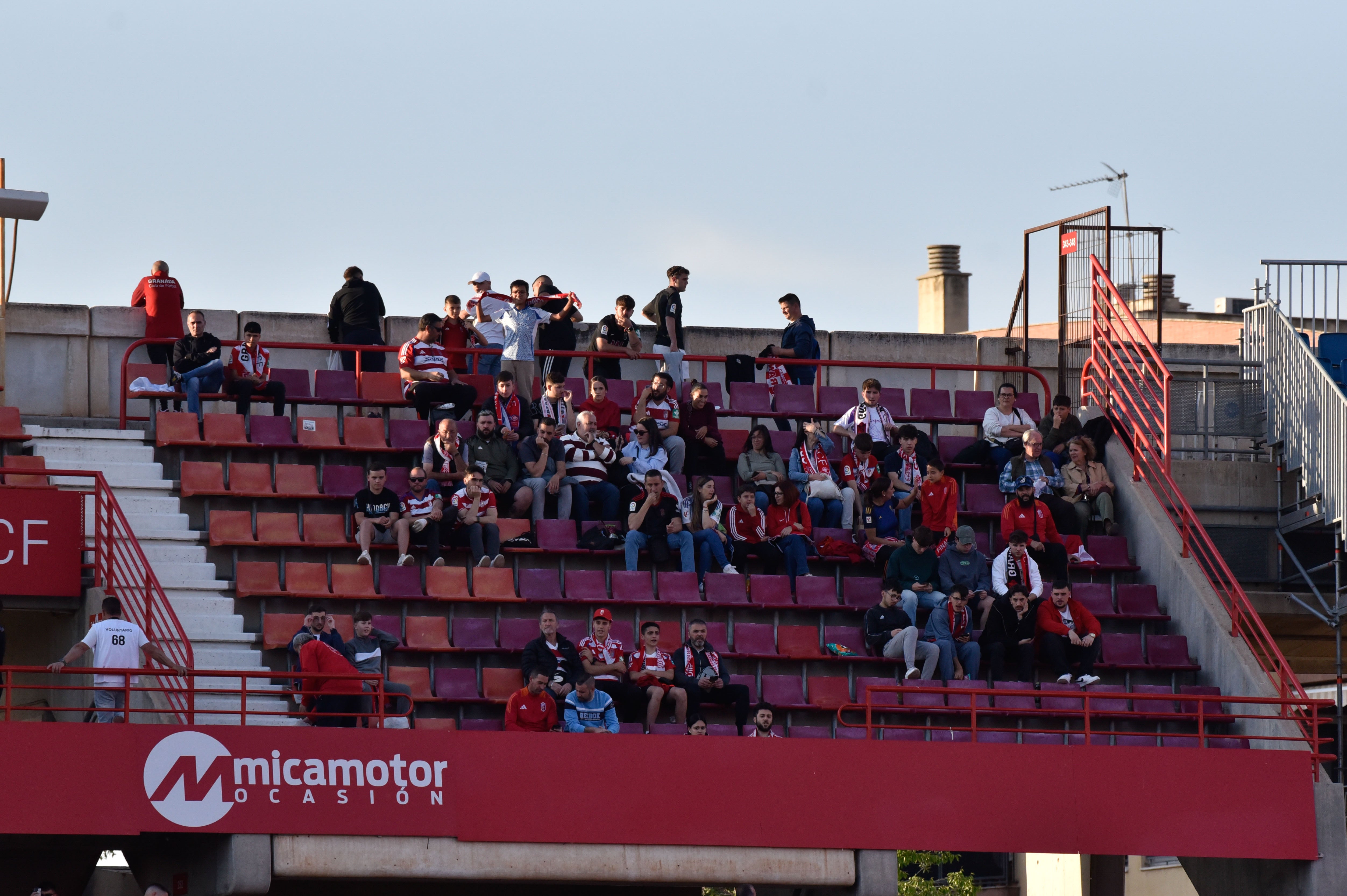Encuéntrate en la grada del Granada-Eibar