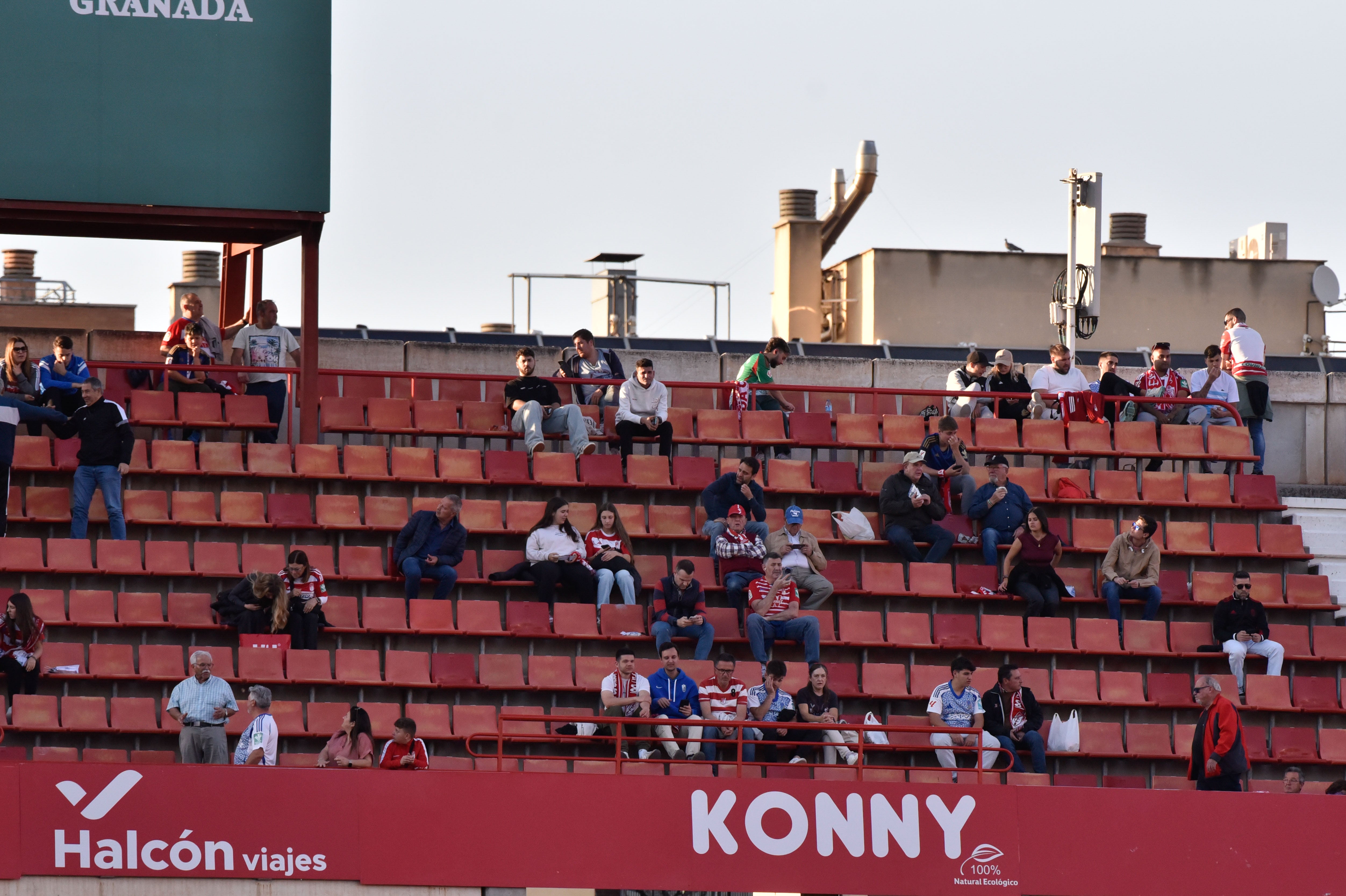 Encuéntrate en la grada del Granada-Eibar