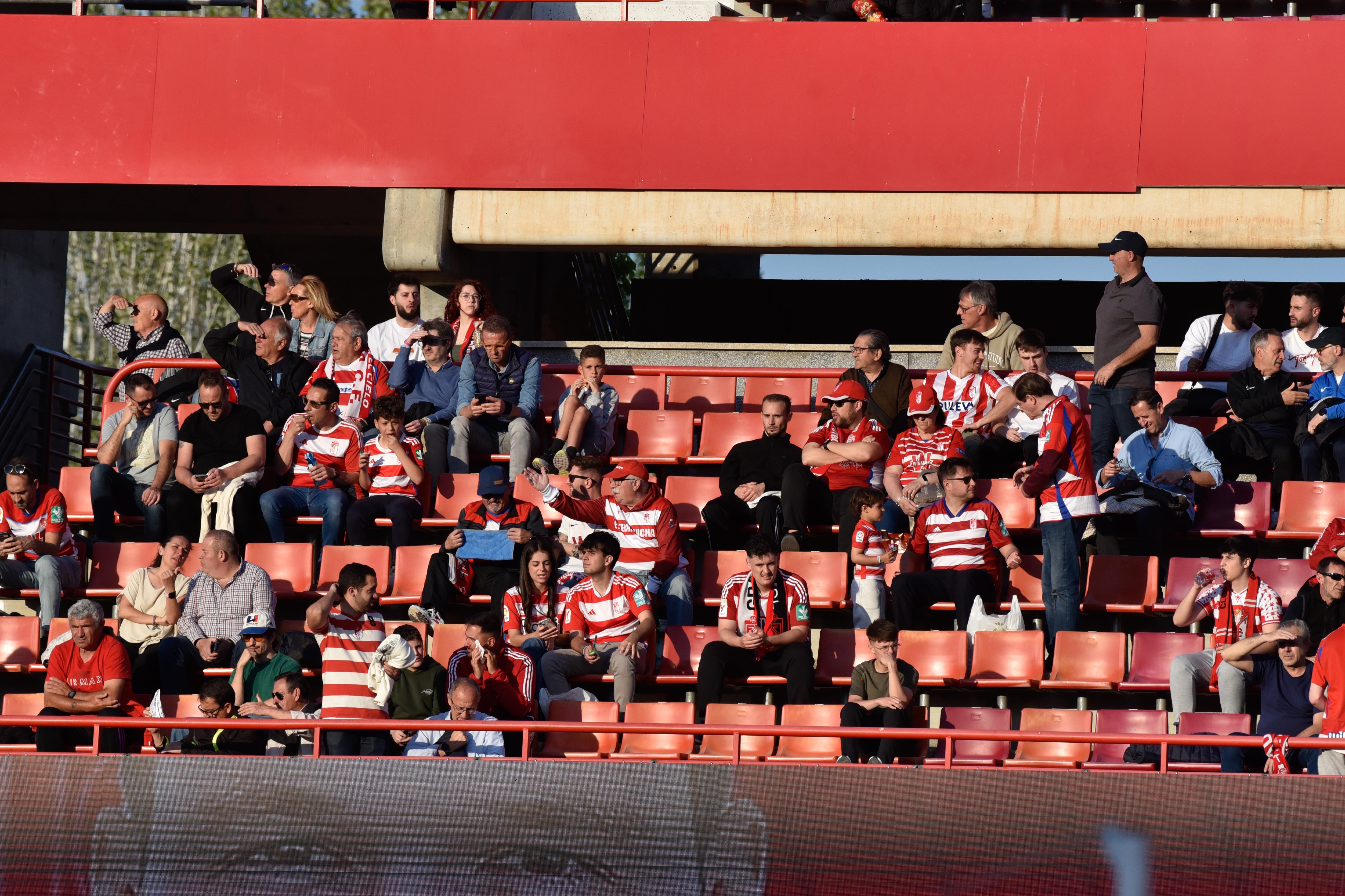 Encuéntrate en la grada del Granada-Eibar