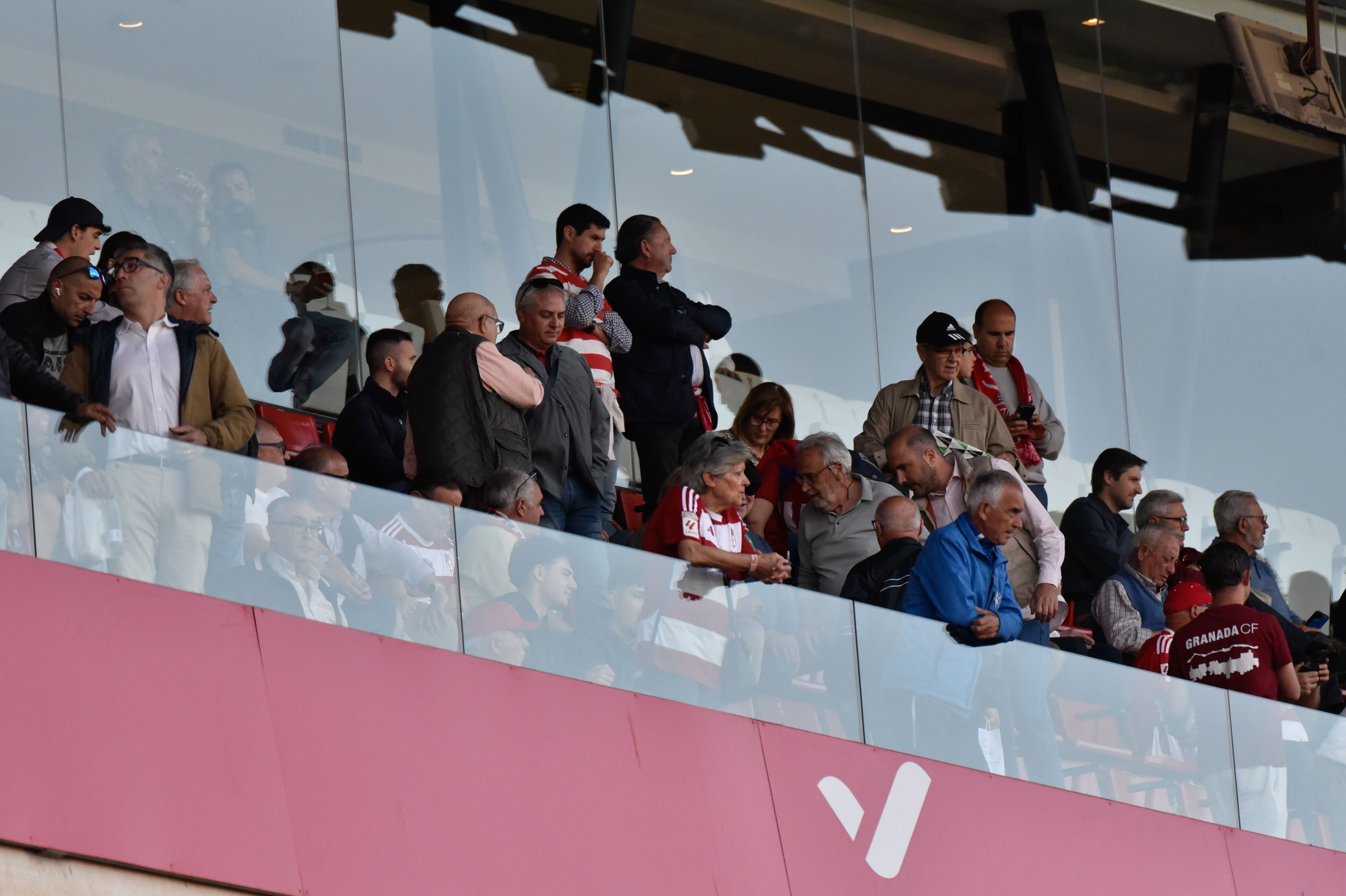 Encuéntrate en la grada del Granada-Eibar