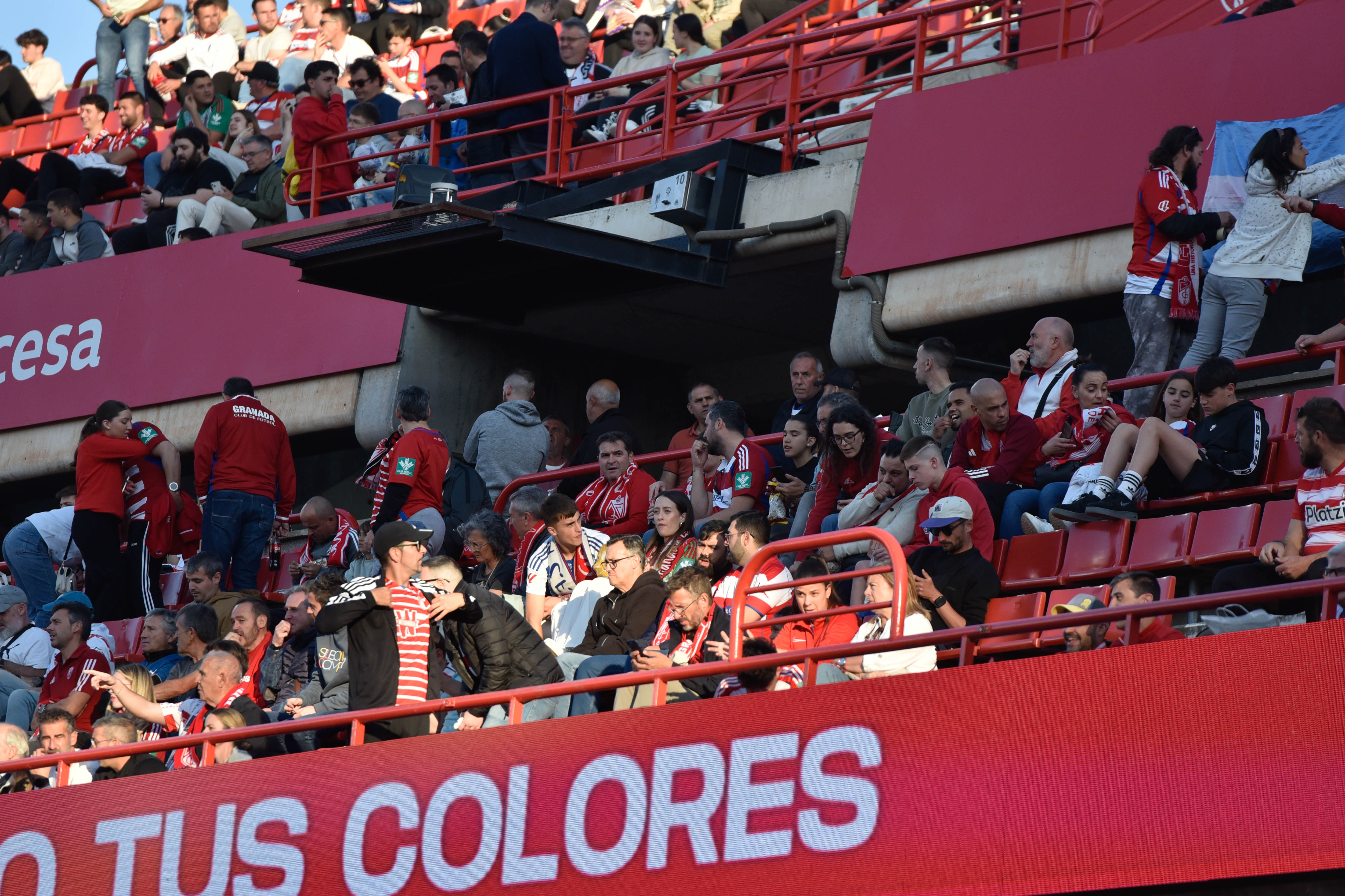 Encuéntrate en la grada del Granada-Eibar
