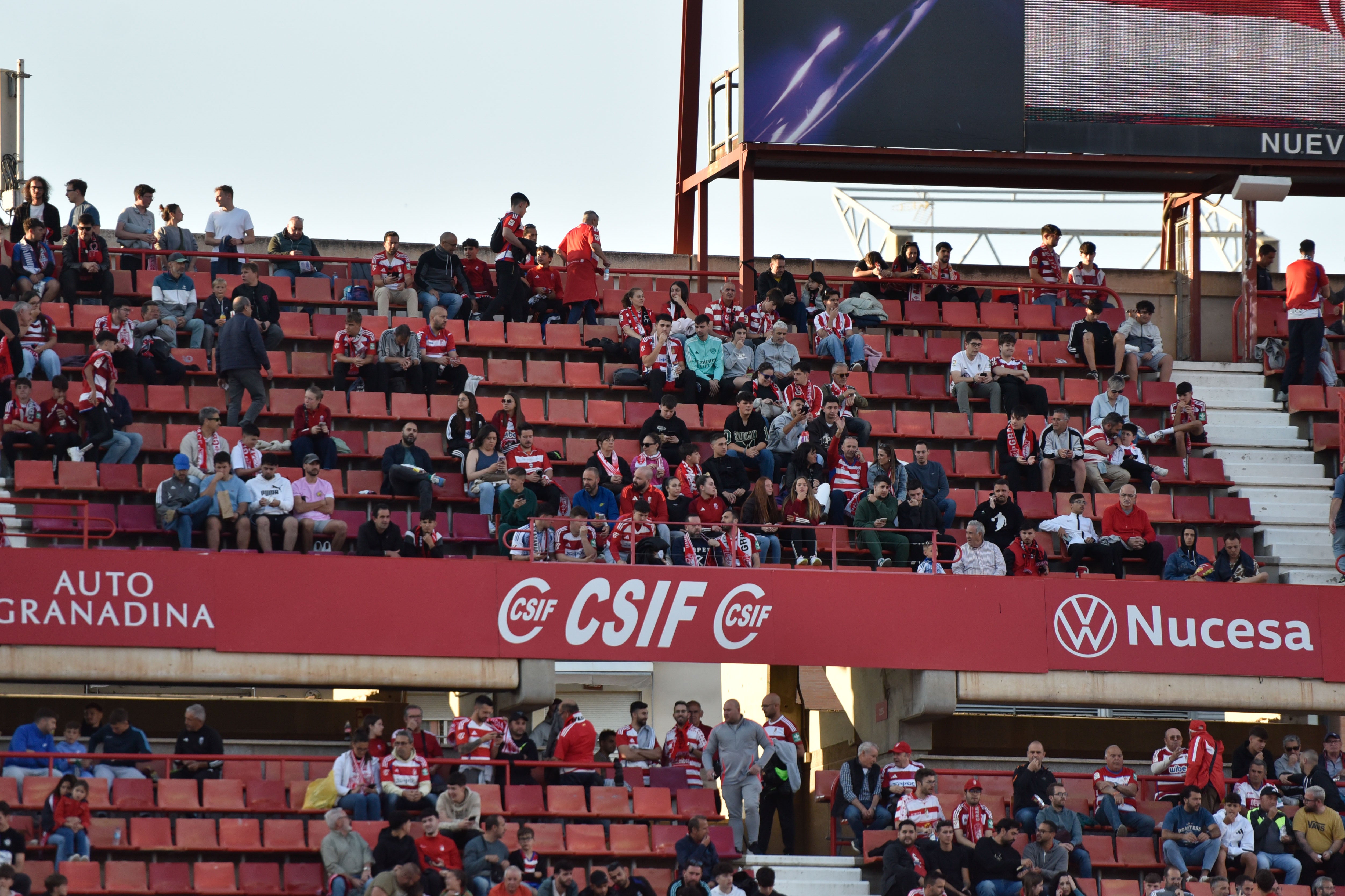 Encuéntrate en la grada del Granada-Eibar