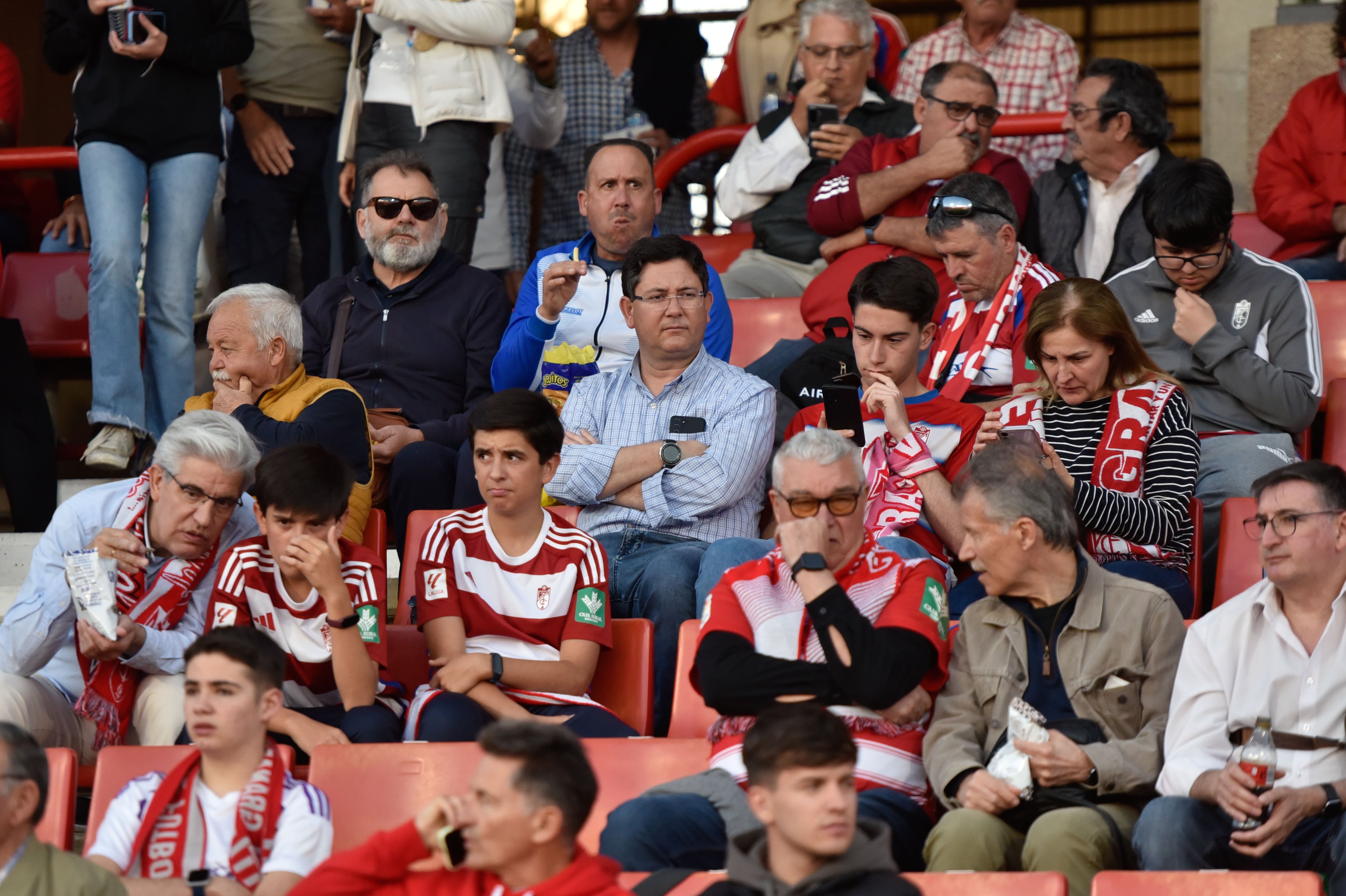 Encuéntrate en la grada del Granada-Eibar