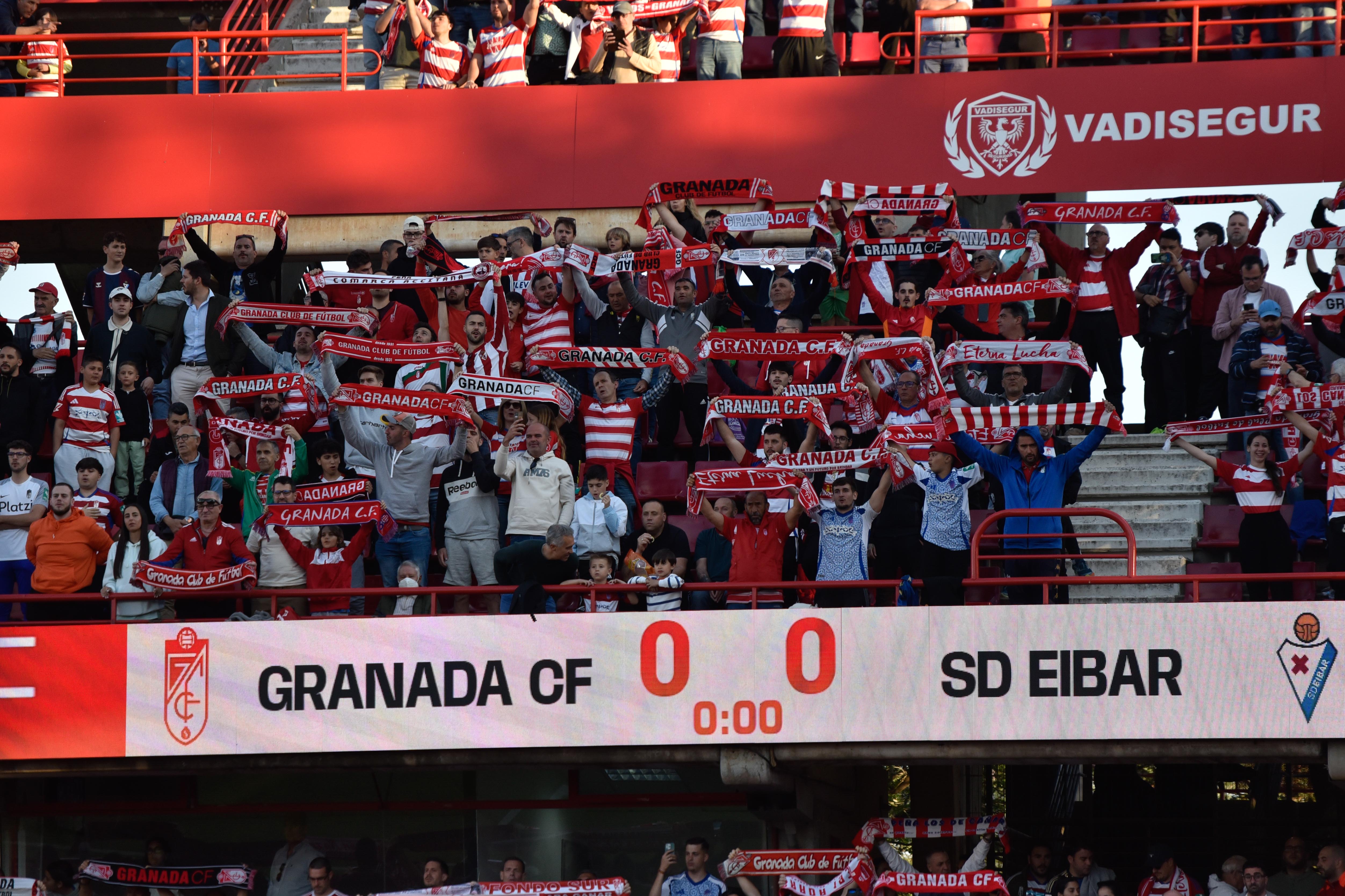 Encuéntrate en la grada del Granada-Eibar