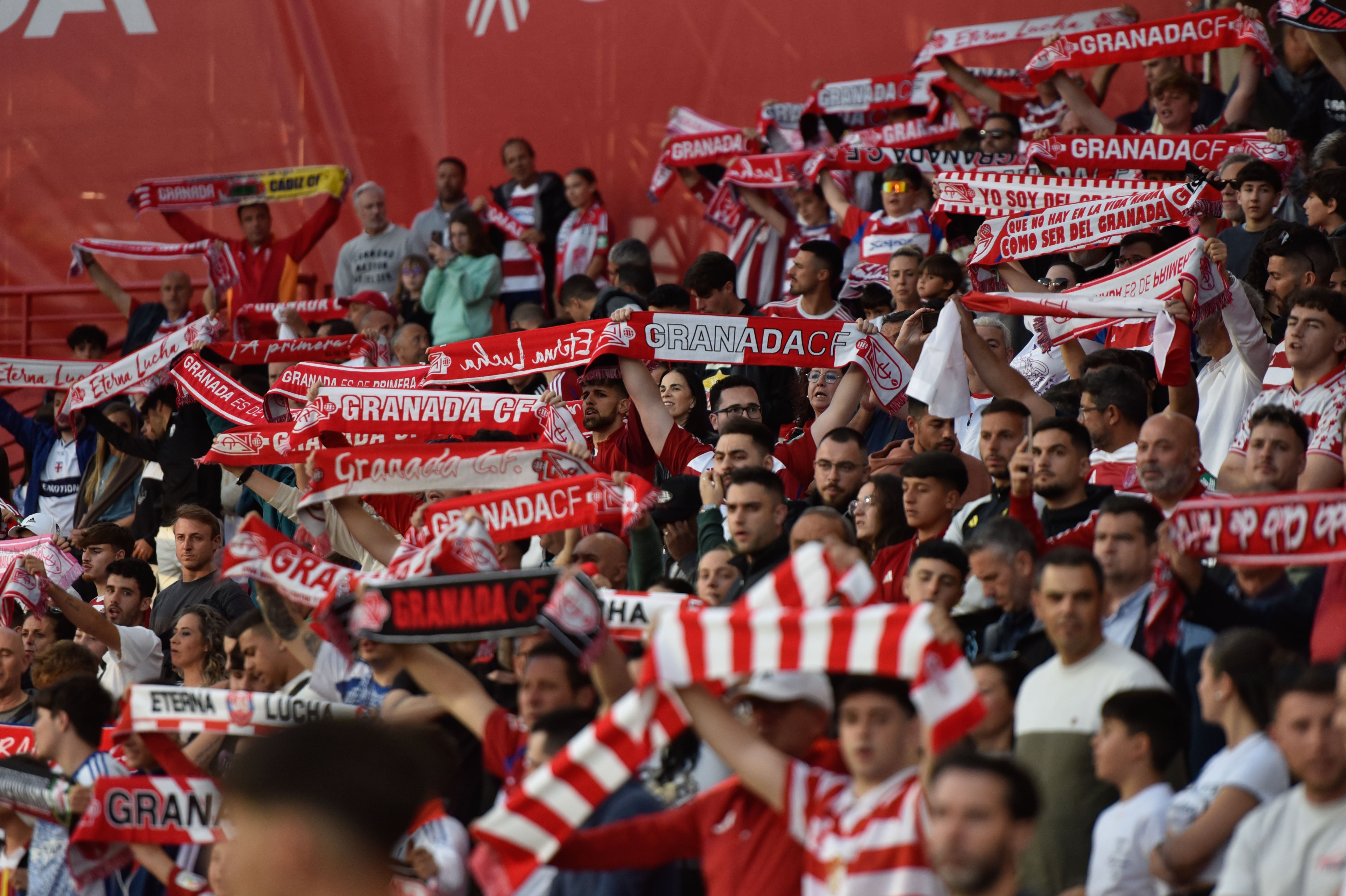 Encuéntrate en la grada del Granada-Eibar