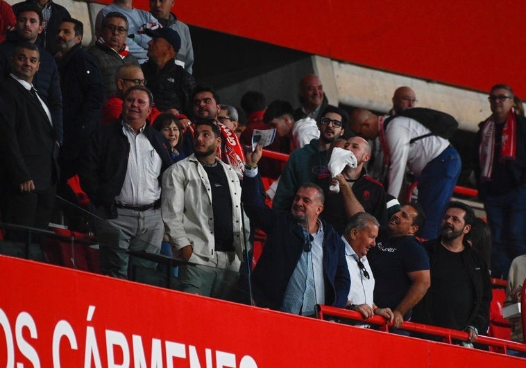 La afición del Granada se rinde ante lo inevitable