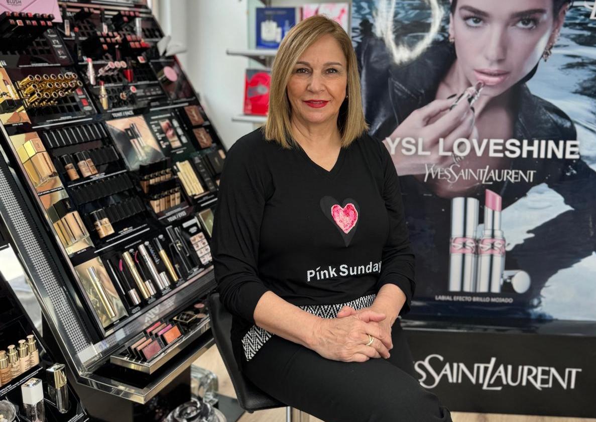 Montse Muñoz posa para IDEAL en uno de sus establecimientos.