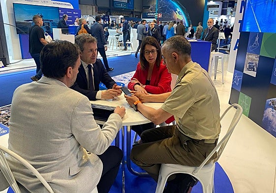 Reunión de Julio Millán y África Colomo con representantes de INTA.