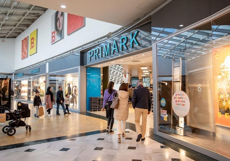 Revuelo entre los clientes de Primark por el cobro de las bolsas: ¿cuál es su precio?