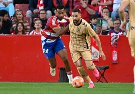 Antonio Puertas pelea con Loïc Williams.