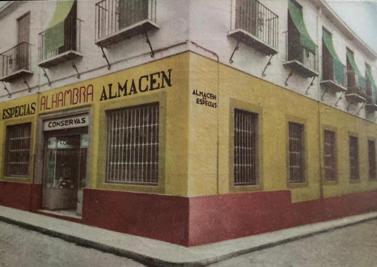 Imagen secundaria 1 - La histórica tienda de especias de Granada que abrió «antes de la guerra» cumple 90 años
