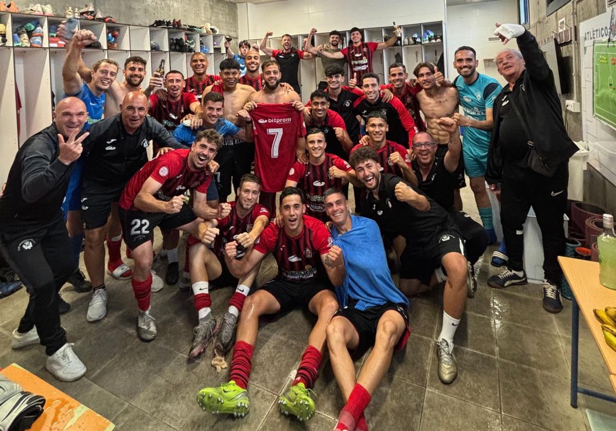 Los rojinegros celebraron su plaza para jugar el playoff