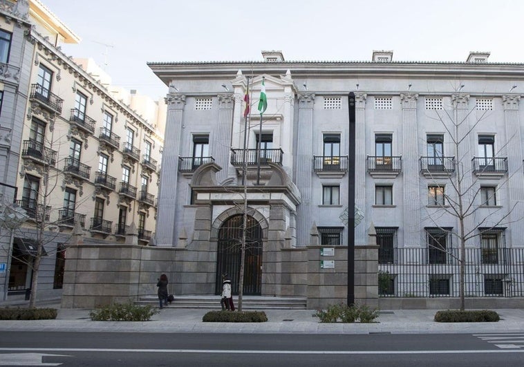 La Diputación negocia la compra del edificio de Correos y del Banco de España