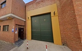 Archivo - Casa hermandad de la parroquía de San José en La Línea, que ha denunciado el robo del dinero para los gastos de la estación de penitencia.