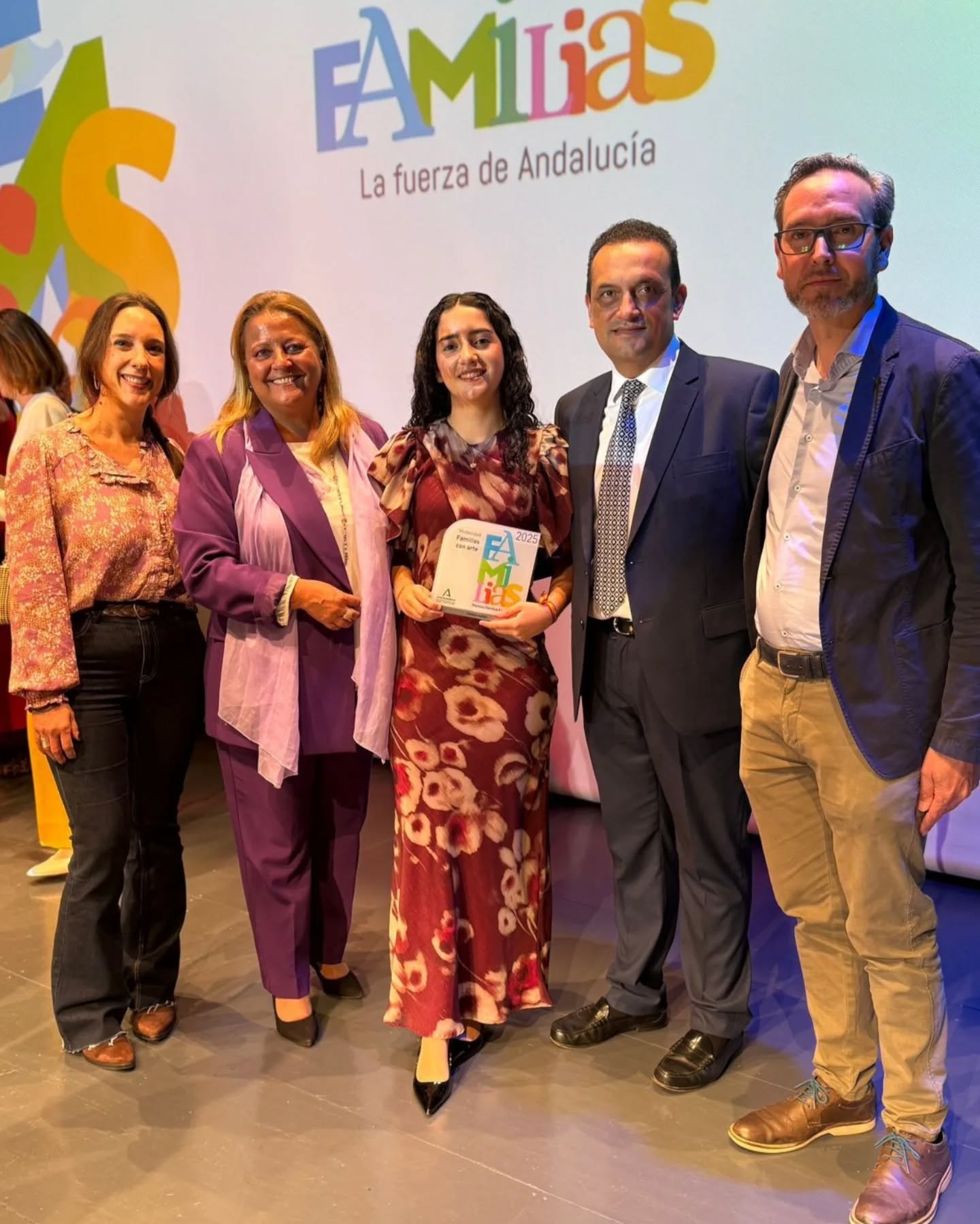 La familia Muñoz de la Vega con Ángela Hidalgo y el alcalde de Santisteban Javier López que les acompañó en la gala.