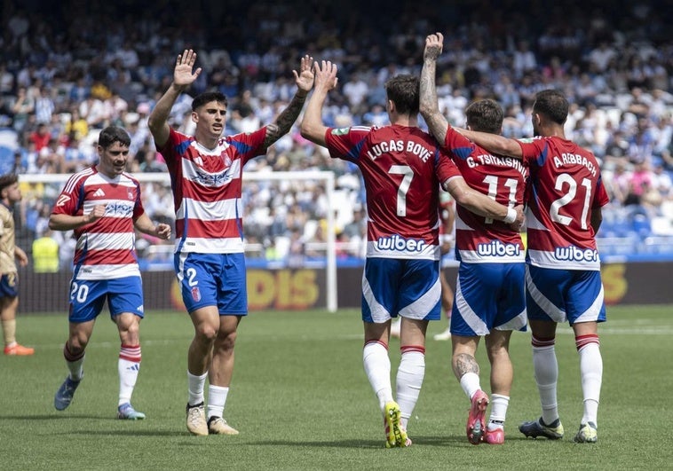 El Granada celebra el segundo gol, de Tsitaishvili.