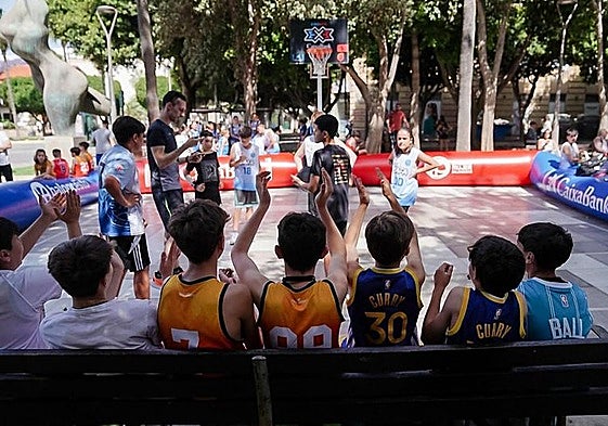 La hinchada infantil celebra el 3x3 en un buen entorno