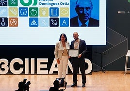 Estela Villalba junto a Raúl Cerezo, doblemente premiado.